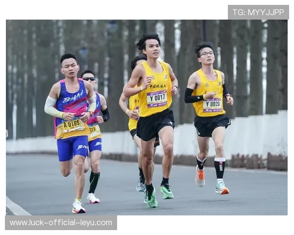 “武汉马拉松：选手们在赛道上创造历史”